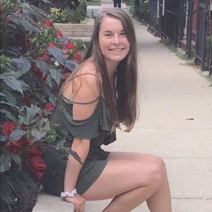 Meet your Posher, Laura